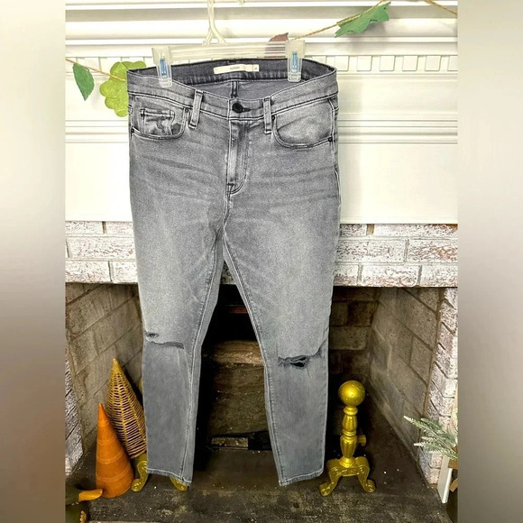 Hudson size 28 distressed black jeans with rips at knees - Picture 1 of 3